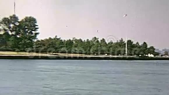 自由岛雕像视频的预览图