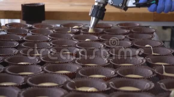 生产松饼和蛋糕就大量生产食品工业制糖视频的预览图