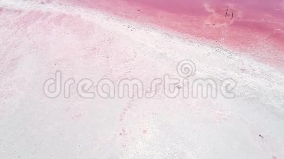 无边无际的自然风光粉盐湖水视频的预览图