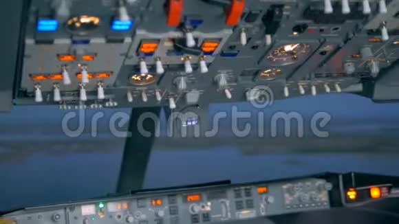 机舱内空气调节设备的飞行过程视频的预览图