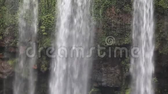 旺加里瀑布就在附近视频的预览图