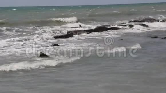 黑海上的风暴视频的预览图