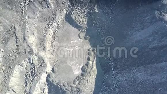上景大石棉采石场瀑布山视频的预览图