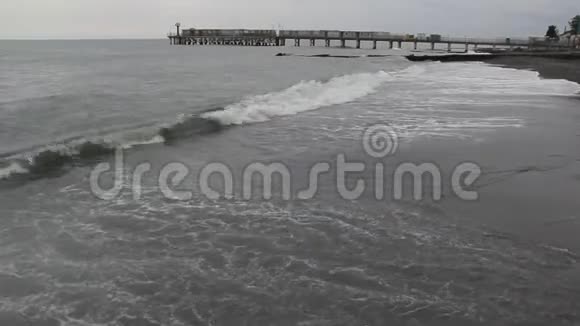 黑海上的风暴视频的预览图
