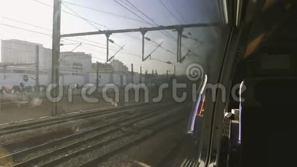 从快速移动的SNCFTGV快速列车上查看视频的预览图