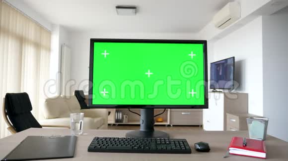 个人电脑电脑与大绿屏色度模拟视频的预览图