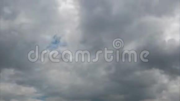 夏日美丽的云天动时的流逝视频的预览图