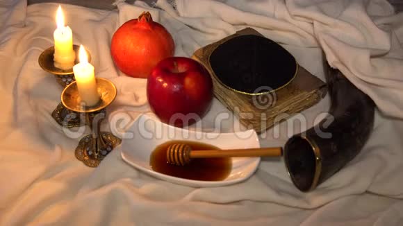 罗什哈沙纳吉耶什度假概念肖法托拉书蜂蜜苹果和石榴传统的节日符号4k视频的预览图