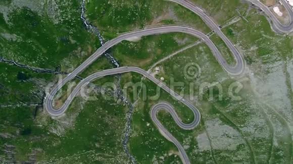 空中俯瞰特兰法加拉斯山路罗马尼亚特兰西瓦尼亚视频的预览图