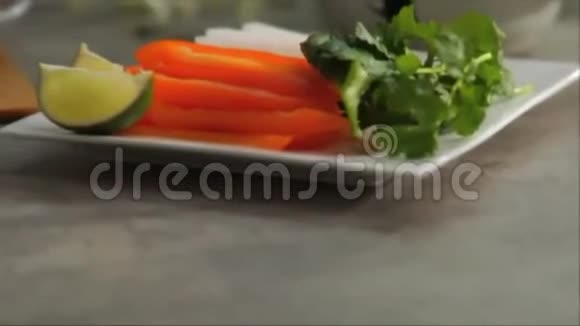 厨师皮虾亚洲开胃菜视频的预览图