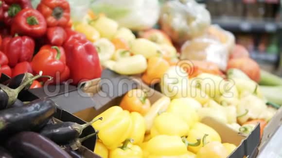 新鲜茄子南瓜西红柿黄瓜等蔬菜视频的预览图