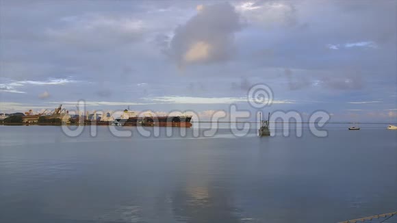 科纳克里从海洋看码头视频的预览图