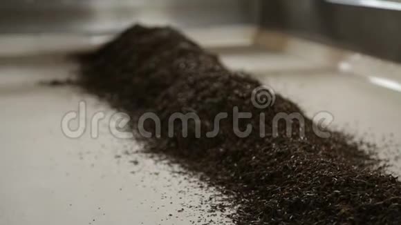 干红茶叶传统饮料出口产品加工视频的预览图