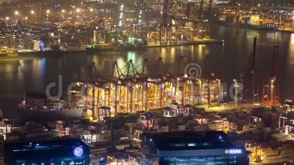香港货柜码头夜间天景视频的预览图
