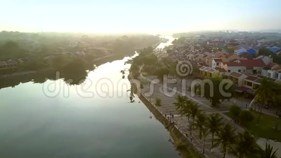 从河岸到海安对面的运动视频的预览图