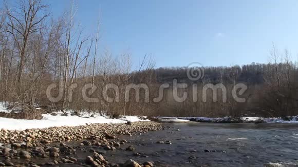深秋的山河视频的预览图