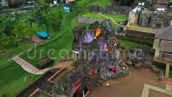 瓜苏尼亚吉或苏尼亚吉洞穴是锡尔邦的文化对象之一视频的预览图