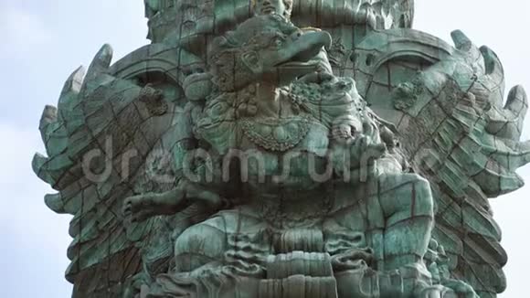 怀斯努在巴厘岛的Garuda雕像在GWK公园巴厘雕塑和艺术视频的预览图