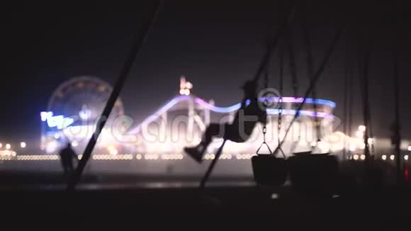 剪影对抗马戏团的灯光视频的预览图