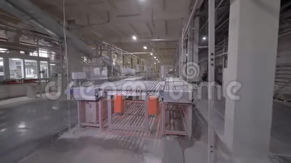 瓷砖生产车间输送带辊视频的预览图