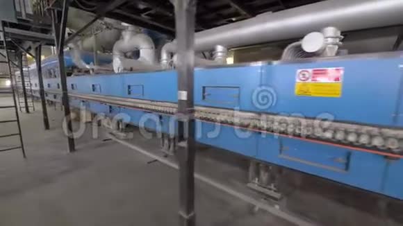 工业工厂车间瓷砖炉视频的预览图