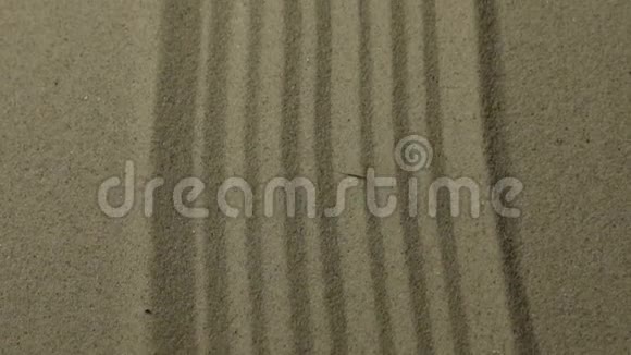 全景由沙子制成的直线光滑复制空间视频的预览图