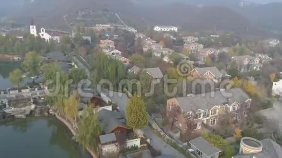 北京郊区高档别墅的鸟瞰图视频的预览图