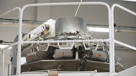 包装冷冻饺子的机器现代工厂为生产半成品传统馄饨视频的预览图