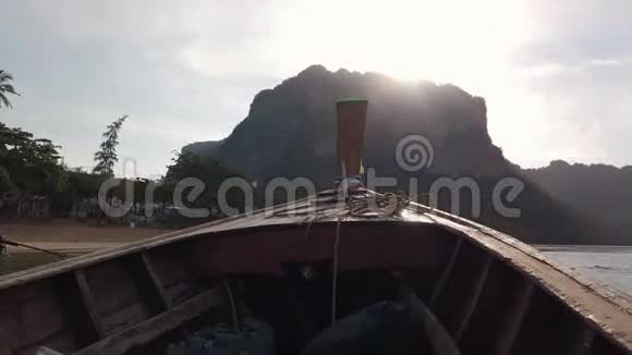 泰国木船从敖南滩岸边扬帆从船上看到第一人称视频的预览图