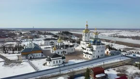 西伯利亚西部3月清晨的圣兹南斯基修道院视频的预览图