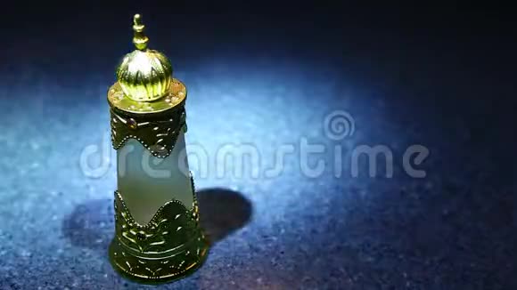 玻璃香水瓶大理石背景视频的预览图
