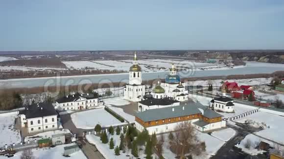 西伯利亚西部3月清晨的圣兹南斯基修道院视频的预览图