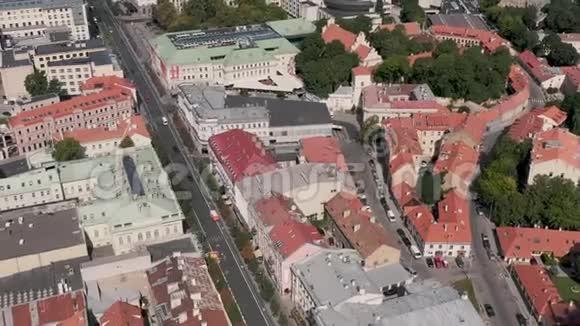 维尔纽斯立陶宛2019年7月空中无人机的屋顶的历史市中心和盖迪米纳斯大道视频的预览图