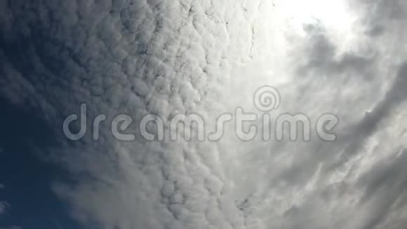 天空笼罩雨云划过天际时间流逝视频的预览图