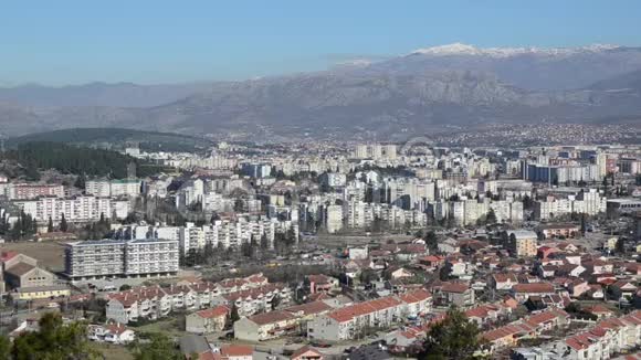 波德戈里察全景波德戈里察是黑山的首都和最大城市波德戈里的住宅和商业部分视频的预览图