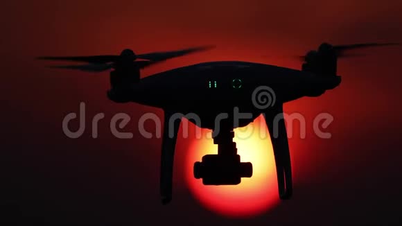 无人机剪影橙色日落50fps四个视频场景视频的预览图