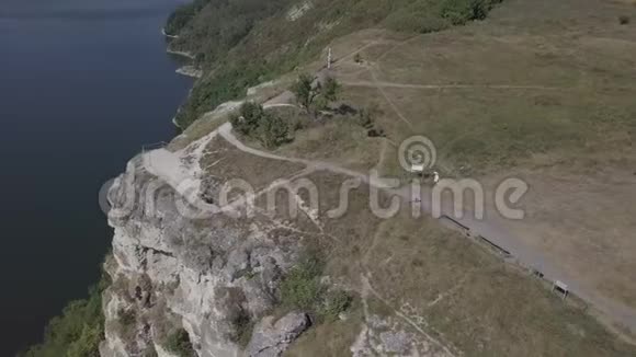 飞往乌克兰德涅斯特河畔的巴科塔岩石修道院视频的预览图