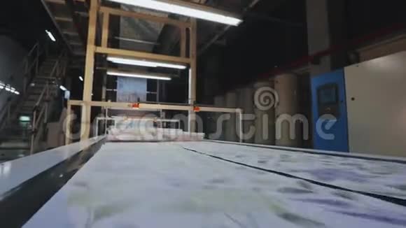 壁纸工厂壁纸生产车间工业内部视频的预览图