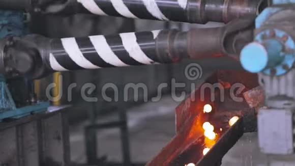 生产钢磨球破碎钢球磨球磨球视频的预览图