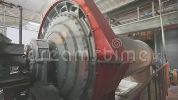 一家大型工厂的汽缸球磨机球磨机工厂磨用金属球磨视频的预览图