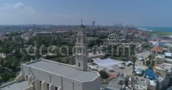 无人机在以色列特拉维夫贾法钟楼拍摄中东城市旅游纪念碑视频的预览图