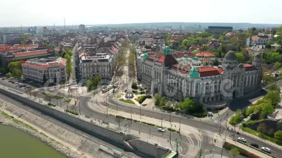 匈牙利布达佩斯因冠状病毒旅游和旅行禁令而被遗弃的街道视频的预览图