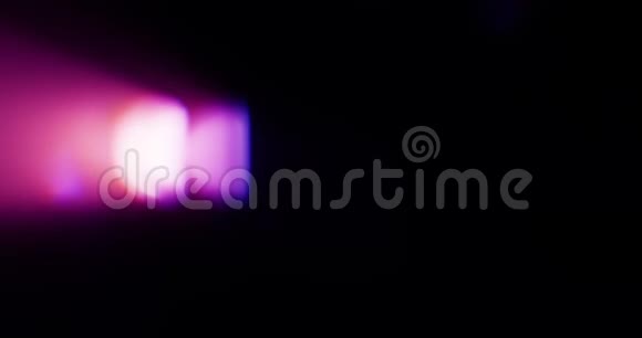 一套黑色背景上的紫光泄漏重叠视频的预览图