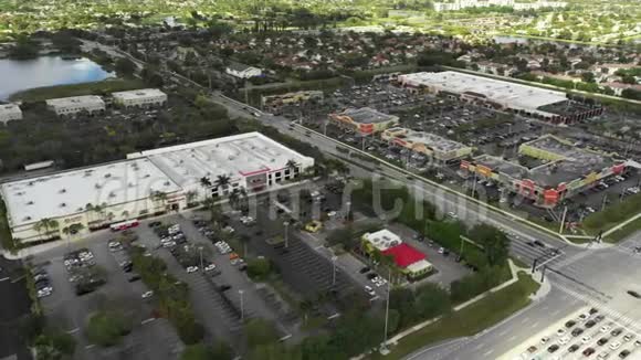 美国佛罗里达州彭布罗克Pines购物广场视频的预览图