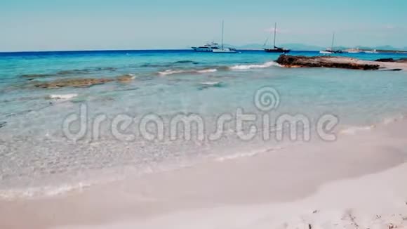 巴利阿里岛森林海滩蓝天视频的预览图