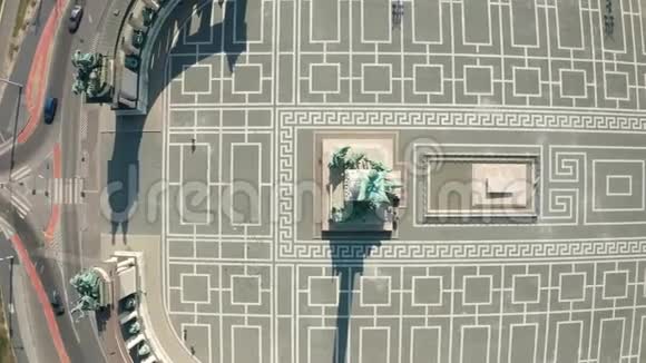 布达佩斯的空英雄广场通常是满的现在已经荒废了视频的预览图