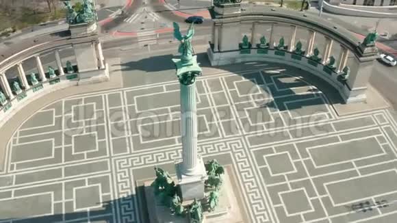 匈牙利布达佩斯的空旅游目的地城市公园里的英雄广场通常是满的现在已经荒废了视频的预览图