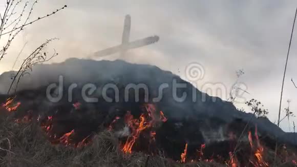 十字架和火野火视频的预览图