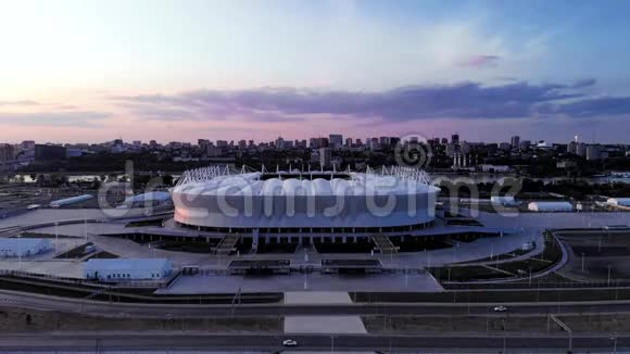 晚上观看罗斯托夫体育场竞技场的鸟瞰图视频的预览图