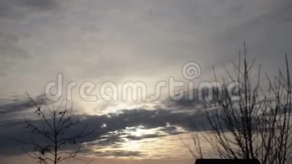 日出和日升时的天空视频的预览图